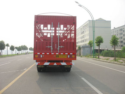 楚勝牌CSC9320CXY型倉(cāng)柵式運(yùn)輸半掛車(chē)