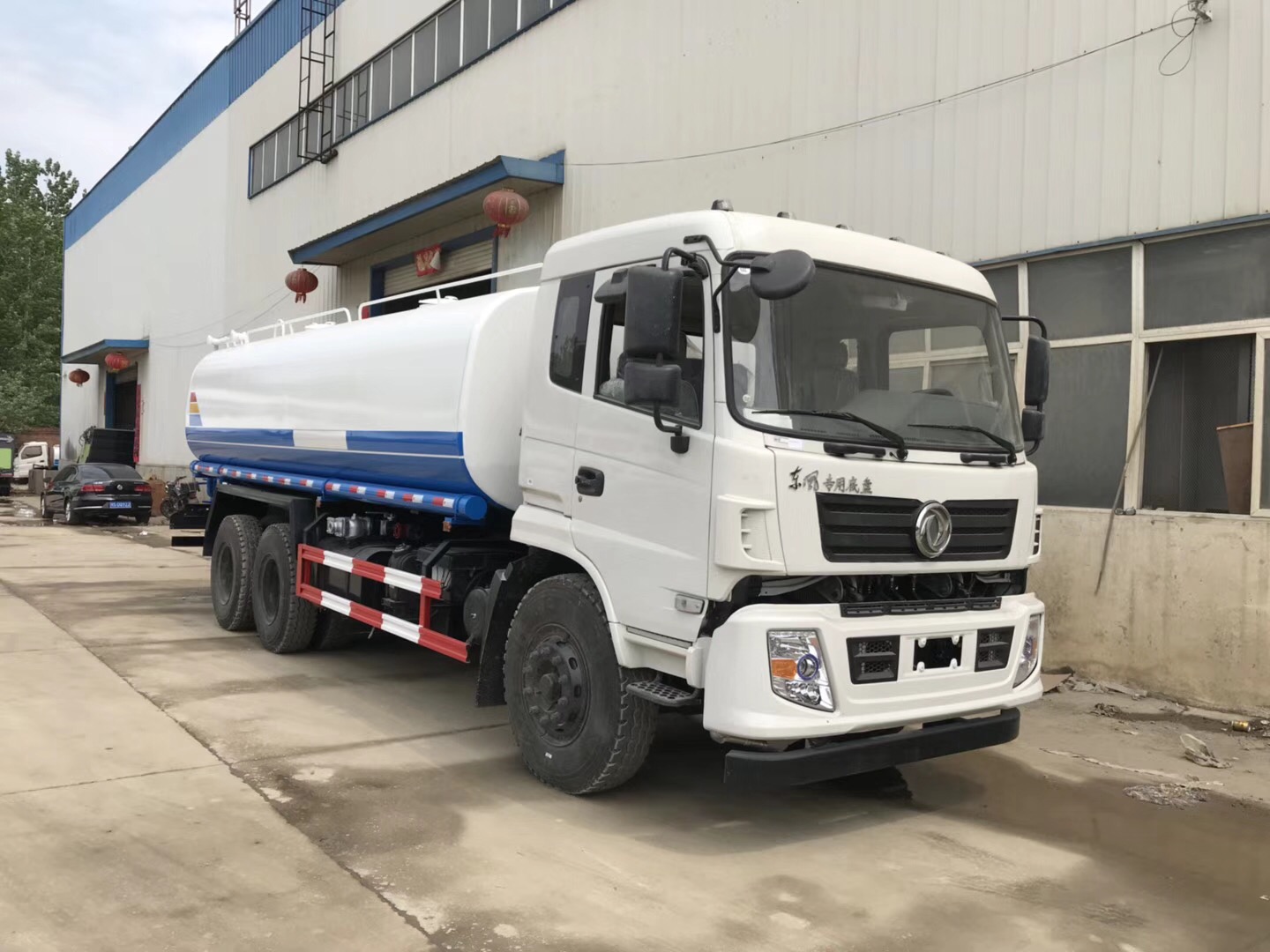 東風(fēng)專底20噸后雙橋?yàn)⑺噲D片 東風(fēng)專底20噸后雙橋?yàn)⑺噲D片