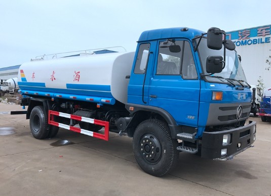 東風(fēng)153 15噸灑水車圖片 東風(fēng)153 15噸灑水車圖片