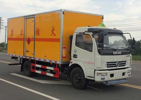 東風(fēng)多利卡5.2米易燃液體廂式運(yùn)輸車圖片 東風(fēng)多利卡5.2米易燃液體廂式運(yùn)輸車圖片