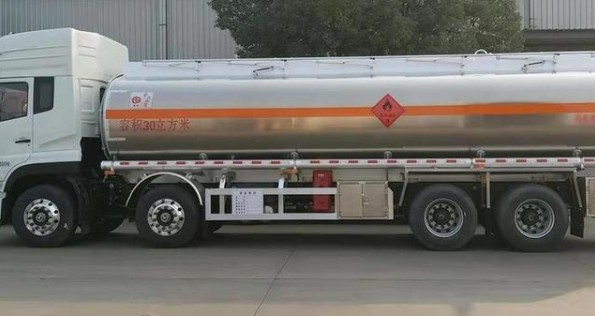 鋁合金油罐車(chē)圖片