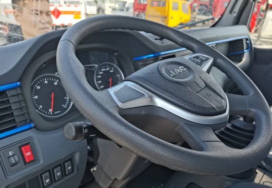 國(guó)六江淮駿鈴V5黃牌易燃?xì)怏w廂式運(yùn)輸車
