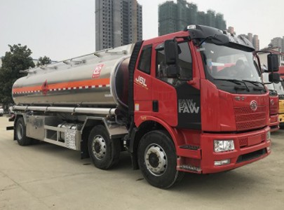 力神牌解放J6前四后四鋁合金油罐車(chē) 力神牌解放J6前四后四鋁合金油罐車(chē)