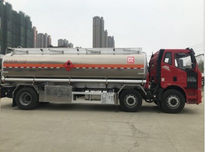 力神牌解放J6前四后四鋁合金油罐車(chē)廠(chǎng)家價(jià)格 力神牌解放J6前四后四鋁合金油罐車(chē)廠(chǎng)家價(jià)格