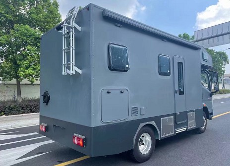 重汽豪沃藍(lán)牌硬派房車