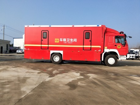 重汽豪沃四驅(qū)越野廁所車