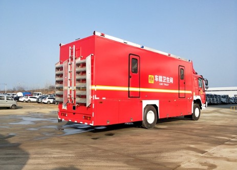 重汽豪沃四驅(qū)越野廁所車