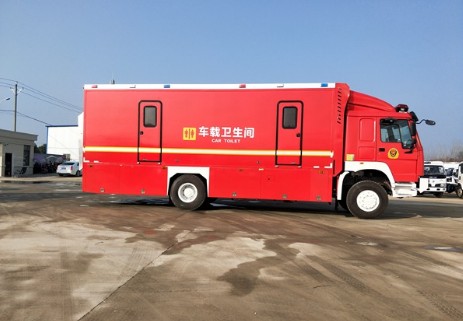 重汽豪沃四驅(qū)越野廁所車