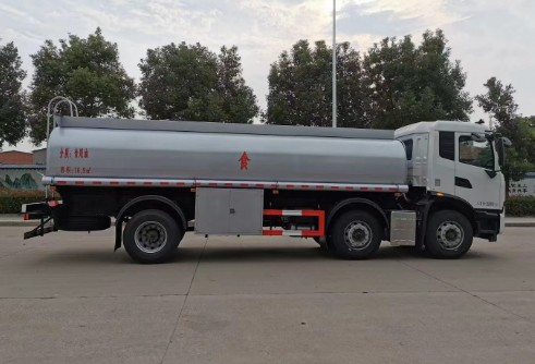 東風(fēng)天錦小三軸食用油運(yùn)輸車_潤知星牌SCS5251GSYDFH6型食用油運(yùn)輸車 東風(fēng)天錦小三軸食用油運(yùn)輸車_潤知星牌SCS5251GSYDFH6型食用油運(yùn)輸車