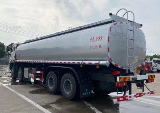 重汽豪沃前四后八供液車(chē)