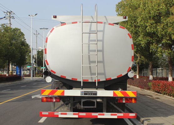 重汽豪沃前四后八供液車(chē)
